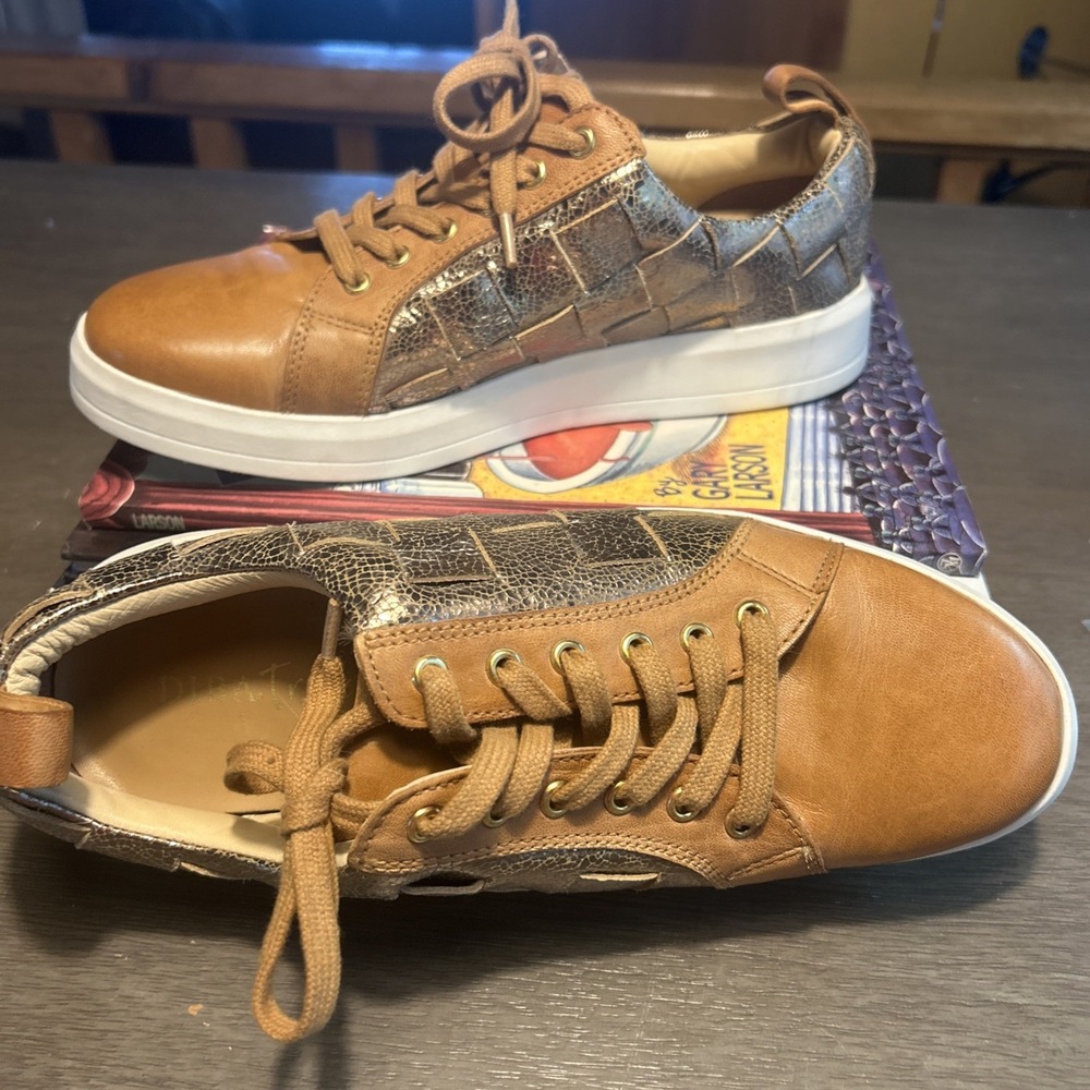 DIBA. True Yuliana Women's 9.5 Sneaker/Casual Shoe. All Leather Uppers. CLEAN
